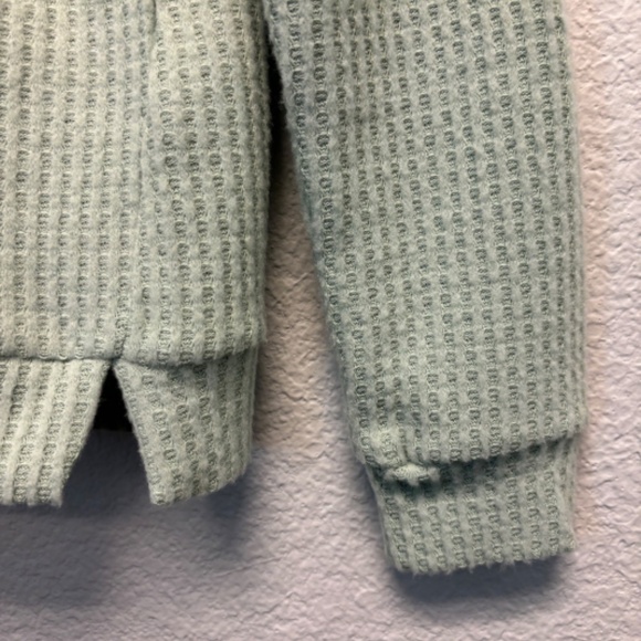 NWT Chill Collective Girls Notch Detail Waffle Top in Green - Picture 3 of 6